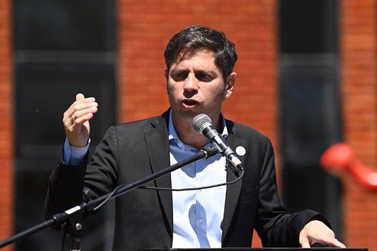 sin apartarse de la gestion, axel kicillof se solidarizo con cristina kirchner: lawfare de manual