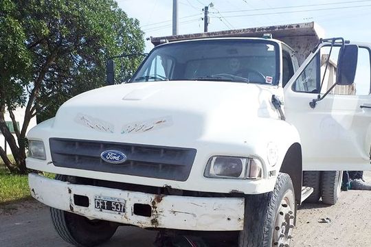 Necochea: Denuncian que camión municipal “sin frenos, luces y VTV” causó una tragedia