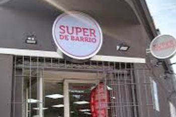 El municipio clausuró supermercados Día% camuflados de almacenes