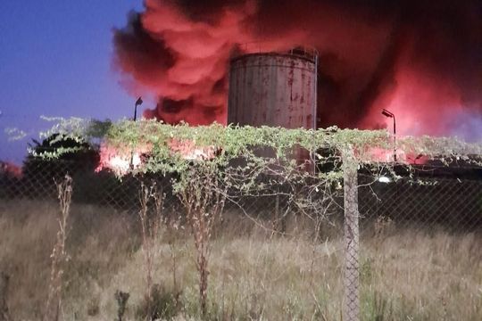 El incendio en una fábrica textil en La Plata generó tensión