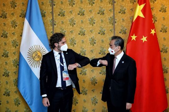 santiago cafiero se reunio con el canciller de china y sello acuerdos de cooperacion