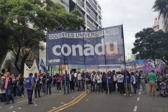docentes universitarios rechazaron nueva oferta salarial del gobierno y continua su protesta