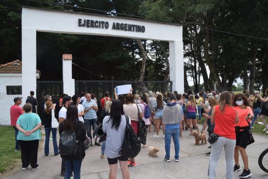 Olavarría: reclamo de justicia por asesinato de un perro a manos de un suboficial del Ejército (Foto En Línea Noticias)