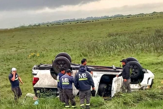 ruta 2: tremendo vuelco de una camioneta cerca de castelli