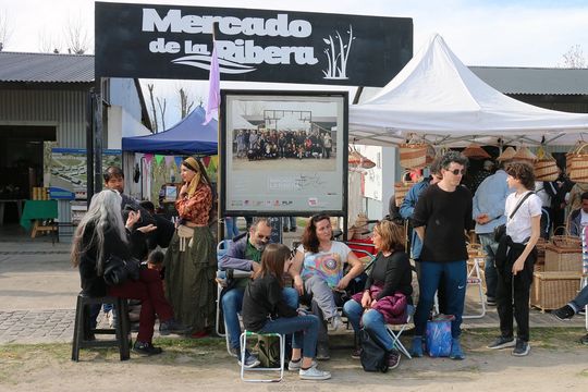 Este domingo 14 de enero a partir de las 16hs y hasta las 22hs el Mercado de la Ribera abre sus puertas nuevamente con música en vivo, productores y emprendimientos regionales.