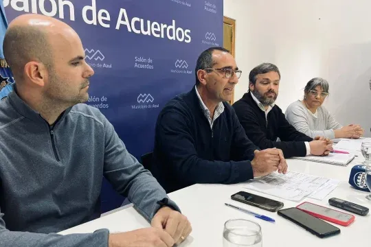 intendente camporista advirtio que debera realizar 250 despidos si no corrige el deficit