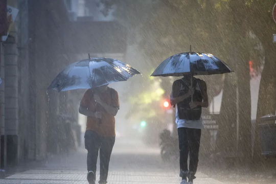se viene la tormenta: a que hora llueve hoy en el conurbano bonaerense