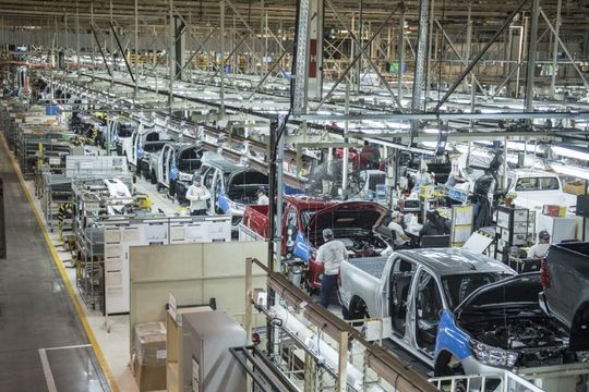 Toyota Argentina se expande pese a la crisis y producirá 27 mil nuevas unidades al año : ¿Un modelo a seguir?