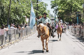 Los gauchos invaden el Conurbano con desfiles y peñas folkloricas por el día de la tradición