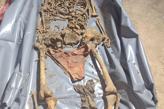 hallaron un esqueleto enterrado y creen que es una mujer desparecida hace 10 anos