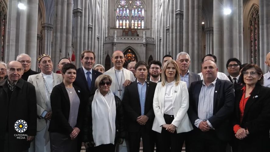 El gobernador Axel Kicillof habló a la salida de la Catedral de La Plata y valoró el mensaje del Arzobispo Tucho Fernández.