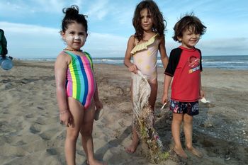 Fueron padres y crearon una fundación para promover la educación ambiental: ahora impulsan limpieza de playas en la Costa atlántica