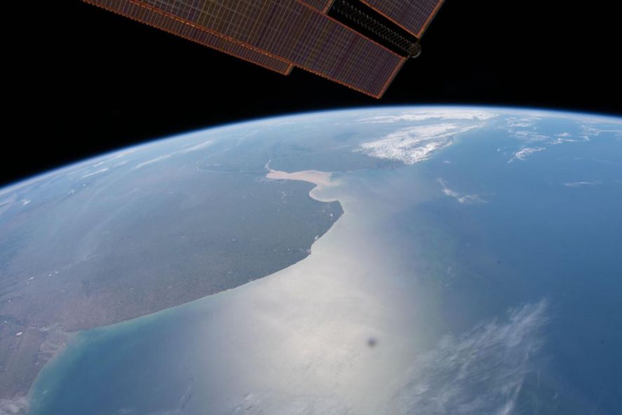La ISS casi choca con un satélite argentino y en las redes se celebró.