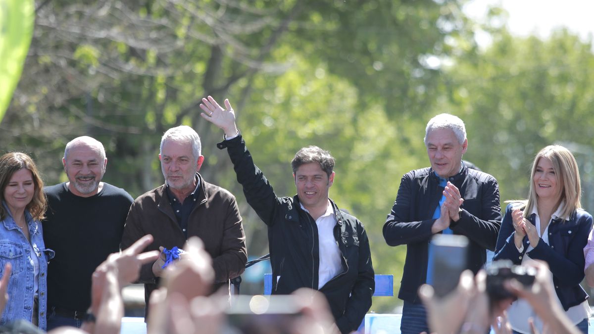 Con intendentes y sindicalistas Axel Kicillof inici su caravana