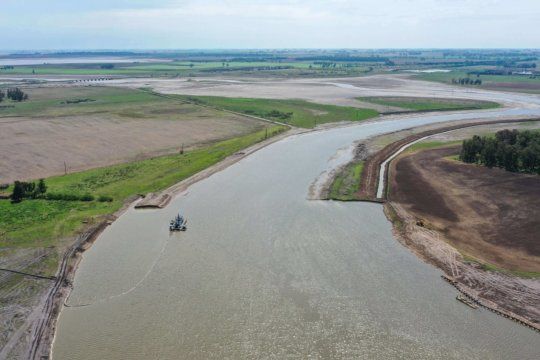la provincia construye su propio canal de panama y suena con navegarlo