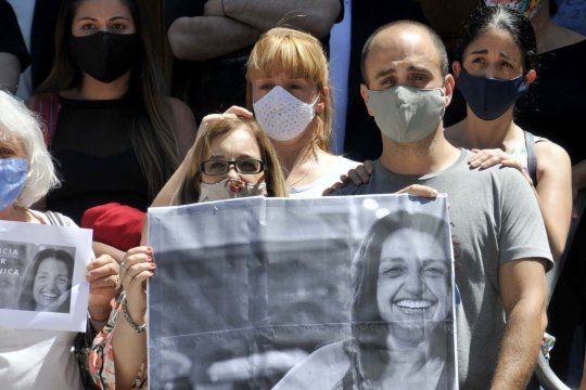Tras el crimen, familiares y amigos de Verónica Dessio se manifestaron en 13 y 48 de La Plata