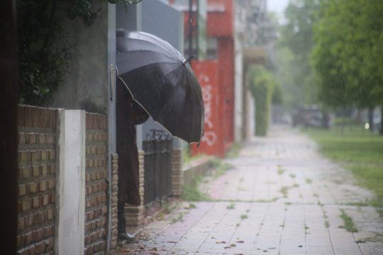 lunes caluroso y con lluvias en toda la provincia: como estara el tiempo hoy