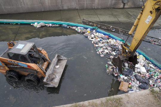 en 2022, acumar limpio casi 6 mil toneladas de residuos en arroyos de la provincia