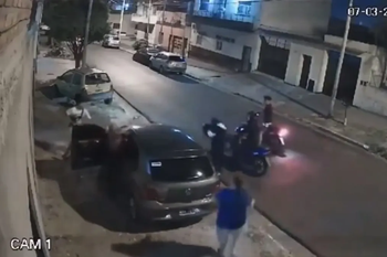 Villa Celina: un motochorro de 15 años baleó en el pecho a una policía
