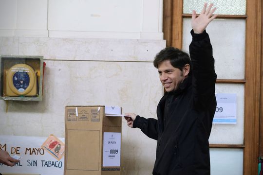 Votó en la ciudad de La Plata el gobernador de la provincia de Buenos Aires, Axel Kicillof