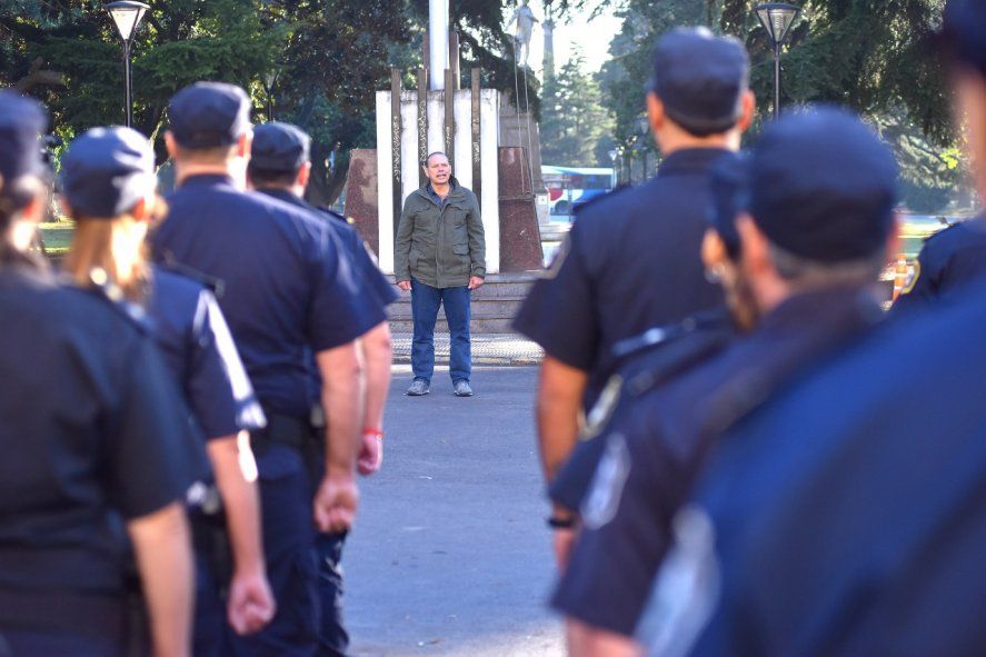Sergio Berni busca efectivos policiales entre el personal civil y los retirados para que hagan "tareas auxiliares"