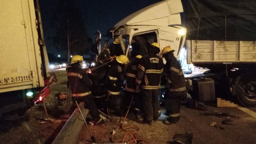 El accidente entre dos camiones fue en la autopista Ezeiza - Cañuelas