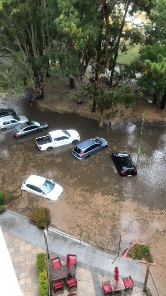 La ciclov&iacute;a de Avenida Constituci&oacute;n en Pinamar se aneg&oacute; tras las intensas lluvias (Foto: Facebook Marcos Guerrero)