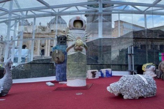 Insólita imagen de un astronauta en el Pesebre de Navidad 2020 en el Vaticano 