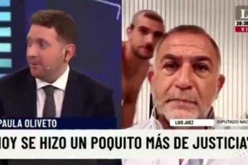 Mientras brindaba una entrevista televisiva desde laintimidad de su casa en Córdoba, a Luis Juez le tocó vivir un momento incómodo.