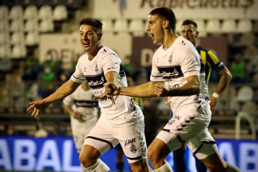 Leonardo Morales festejando el gol de Gimnasia ante Rosario Central.