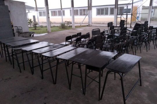 Presos acondicionaron 12 pupitres y 64 sillas para donar a escuelas