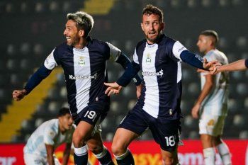 Colazo y Castro celebrando uno de los goles de Gimnasia de este 2024. (Foto: Prensa Gimnasia)