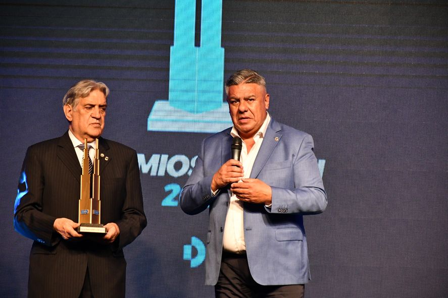 AFA entregó el premio Alumni a los mejores del fútbol argentino: el trucho de Chiqui Tapia sigue estafando a la pelota