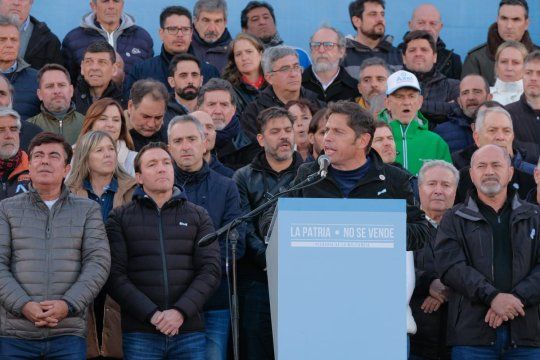 axel kicillof saca a andar el kicillofismo por la quinta con un mega plenario militante