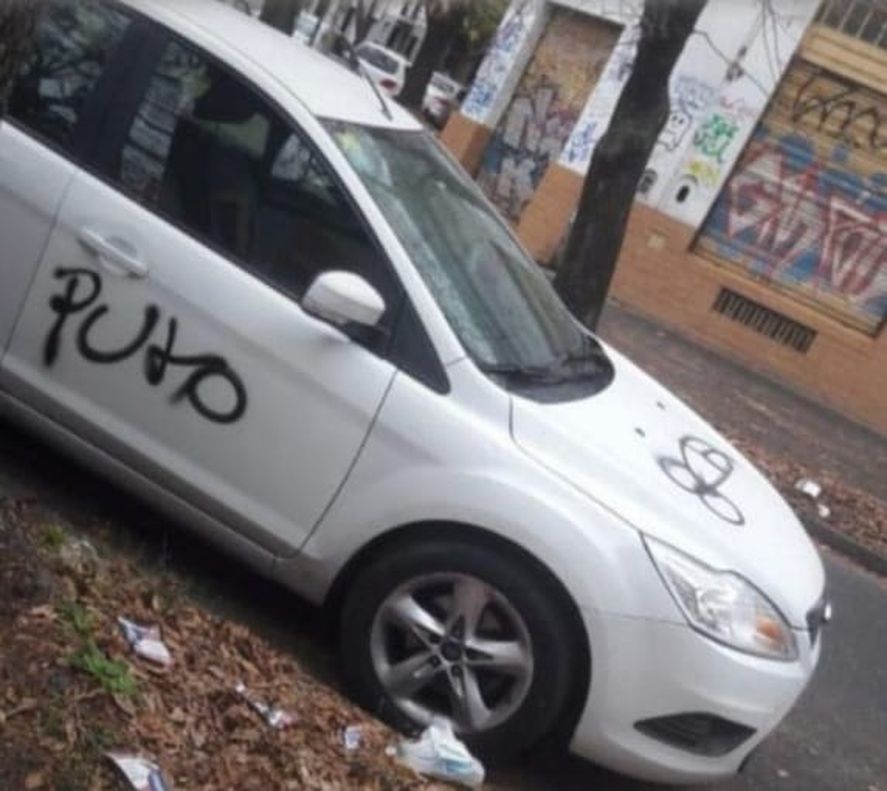 Vandalizaron autos estacionados en un barrio de La Plata