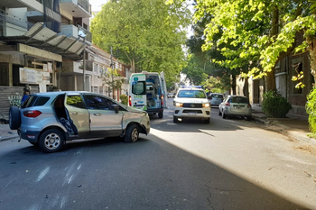 Mar del Plata: chocó varios autos, dijo que estaba muy drogado y se quedó dormido