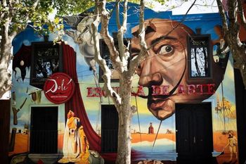 El mural de Dalí está en Monte Grande (Autor: Leandro García Pimentel)