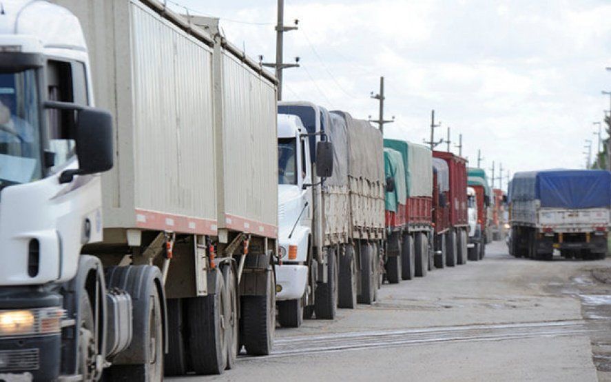 Transportistas de cargas dicen que no pueden afrontar los costos y complican el pedido de los Moyano