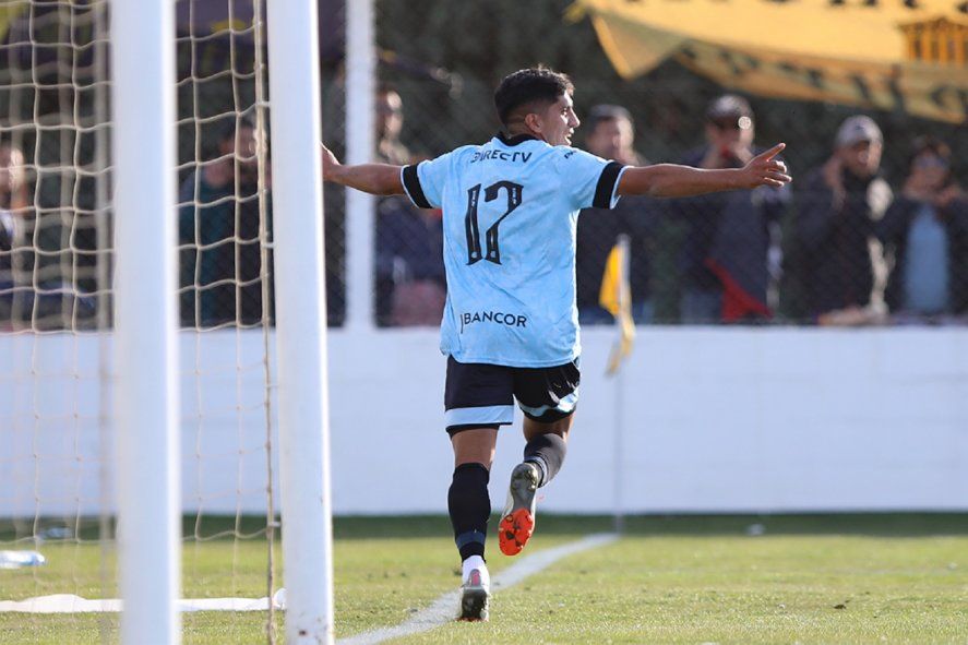 Maxi Comba le dio el empate a Belgrano en Madryn para seguir arriba en la Primera Nacional. Fútbol de Ascenso
