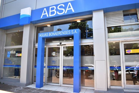 El municipio de Bahía Blanca intimó a ABSA por la falta de agua.