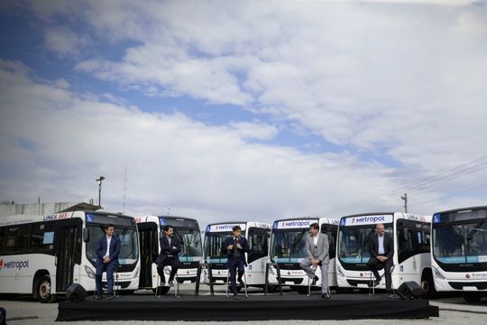 Axel Kicillof reclamará ante la Corte Suprema la quita de la Red Sube en el transporte público provincial.