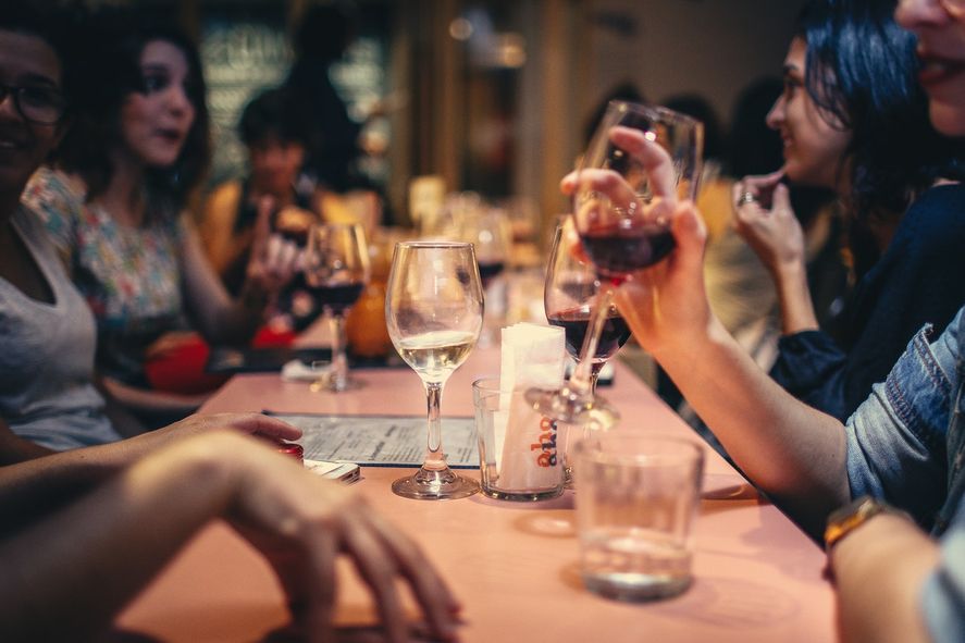 La app busca evitar las largas colas en los bares y restaurantes de Mar del Plata