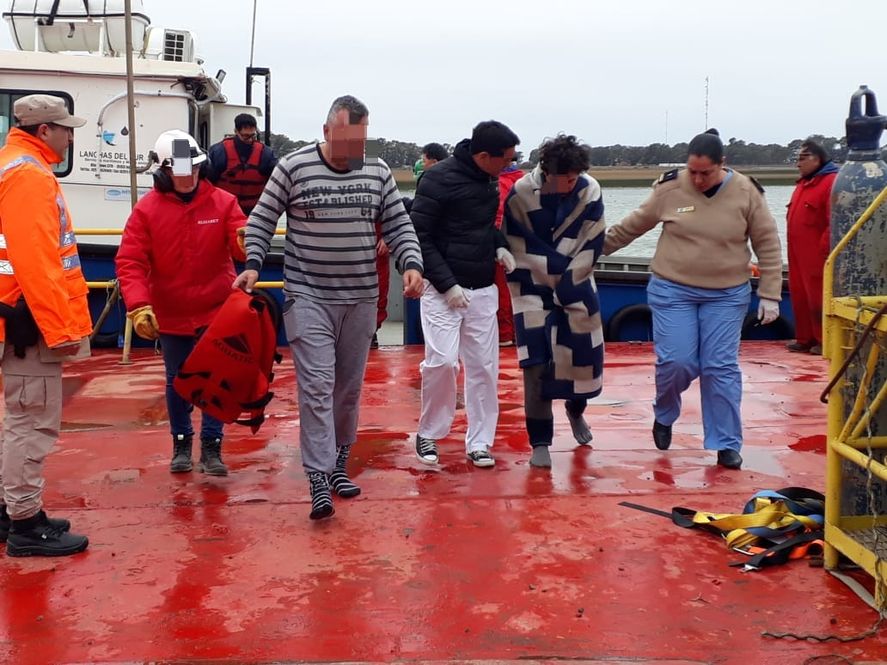 Personal de Prefectura Naval Argentina rescat&oacute; a tres tripulantes que se encontraban navegando con una lancha en las cercan&iacute;as de Bah&iacute;a Blanca.