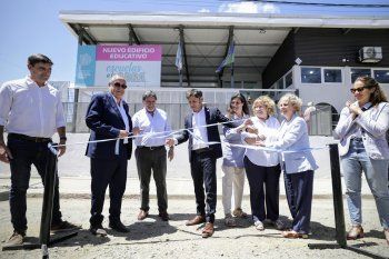 axel kicillof inauguro otro edificio escolar en un distrito ucr: nosotros no paralizamos ningun proyecto