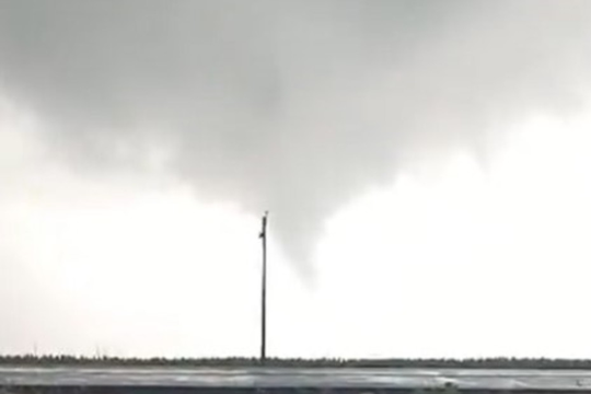 Un fenómeno sacudió a Mar Chiquita durante la madrugada. Fuertes ráfagas, lluvias intensas y daños significativos en la Costa Atlántica. Mirá los videos