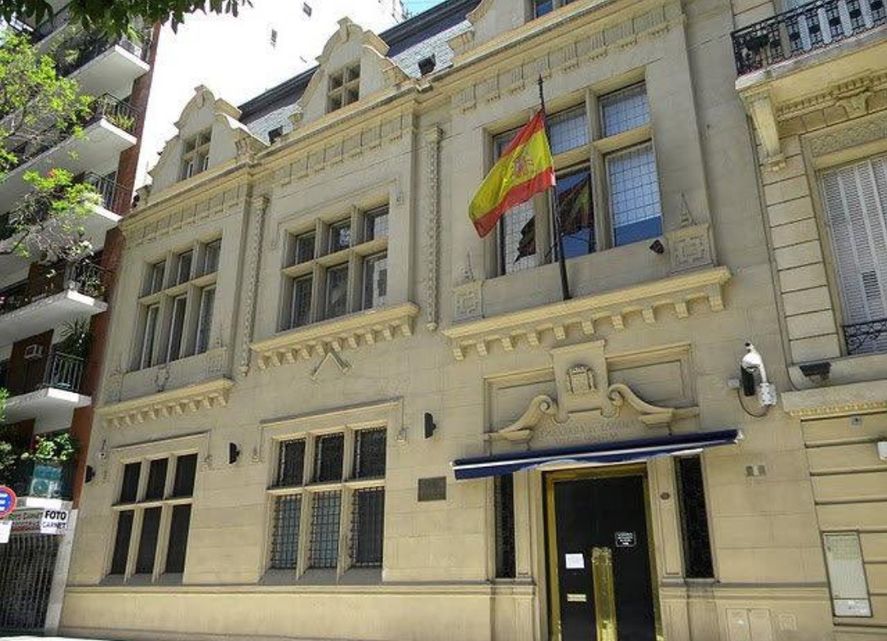 Se cayó el sistema del Consulado de España por tantos ingresos