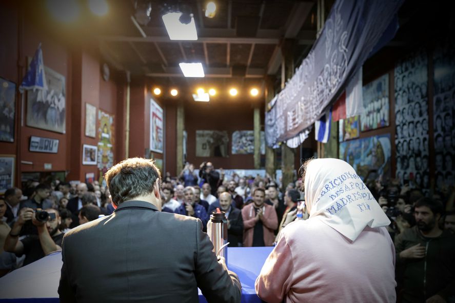 Axel Kicillof dictó una clase pública para defender a la Universidad de las Madres de Plaza de Mayo