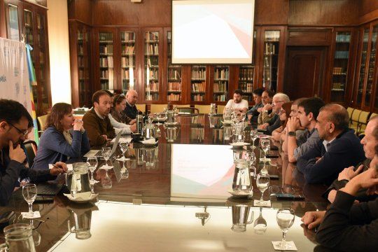 en la previa de la discusion paritaria, la provincia convoco a los gremios para exponer la crisis economica