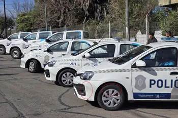 Denuncian que Ramón Lanús anunció nuevos patrulleros para San Isidro que ya había entregado Gustavo Posse en 2023.