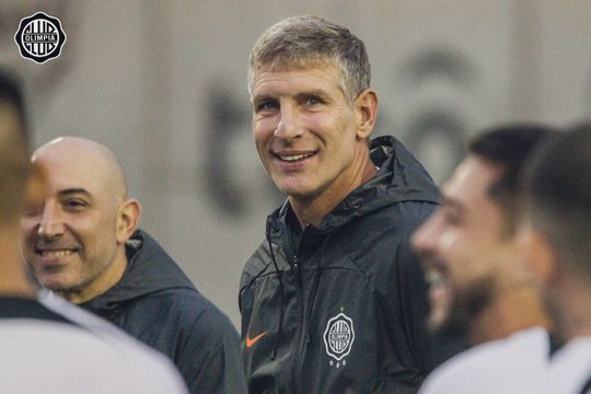 las lagrimas del idolo de estudiantes que logro su primer titulo como entrenador